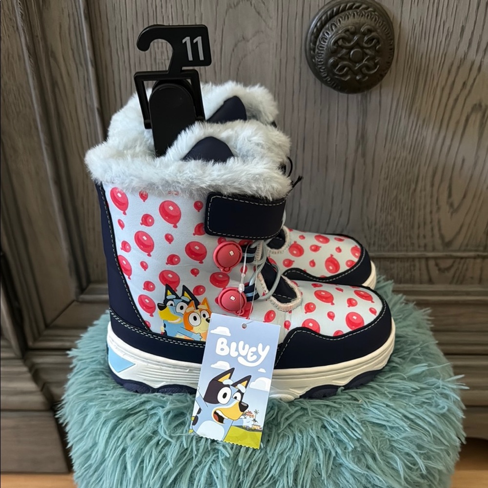 Bluey Kids' Winter Boots with Red and Blue Design - Picture 2 of 4